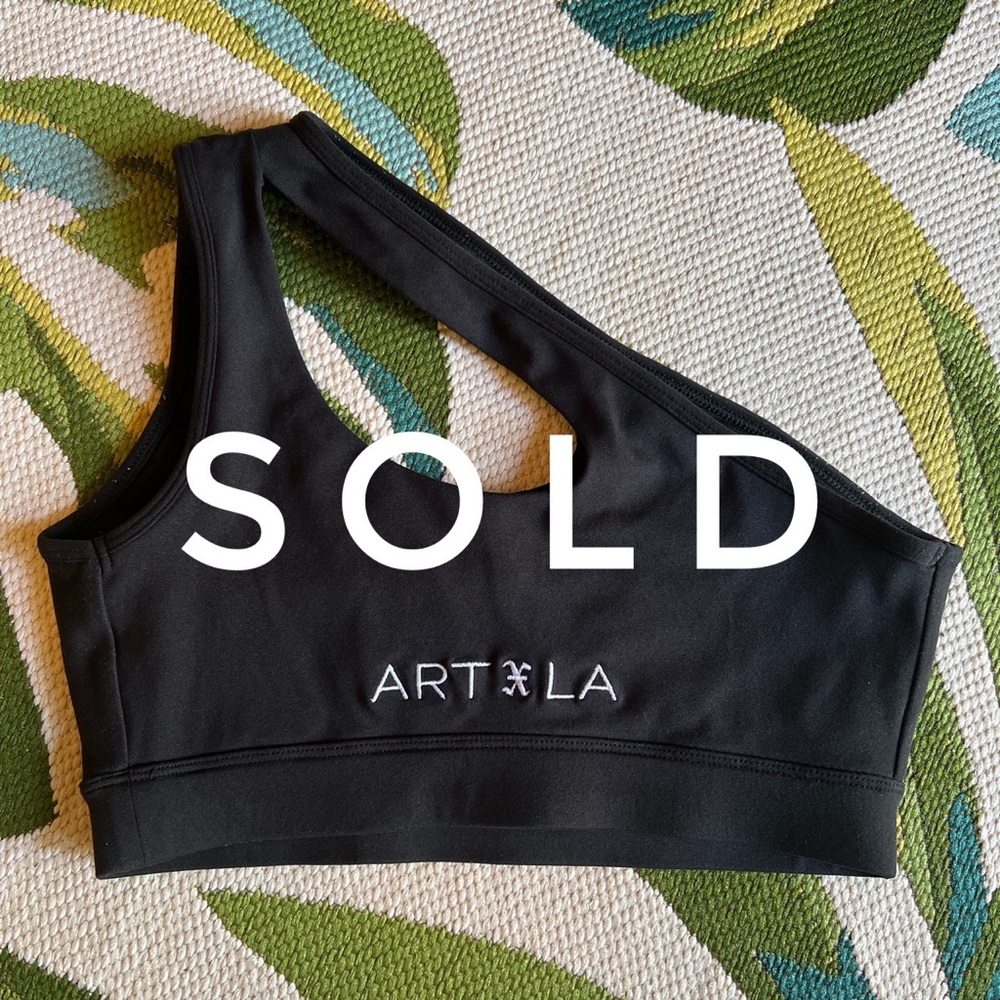 Black sports bra in black